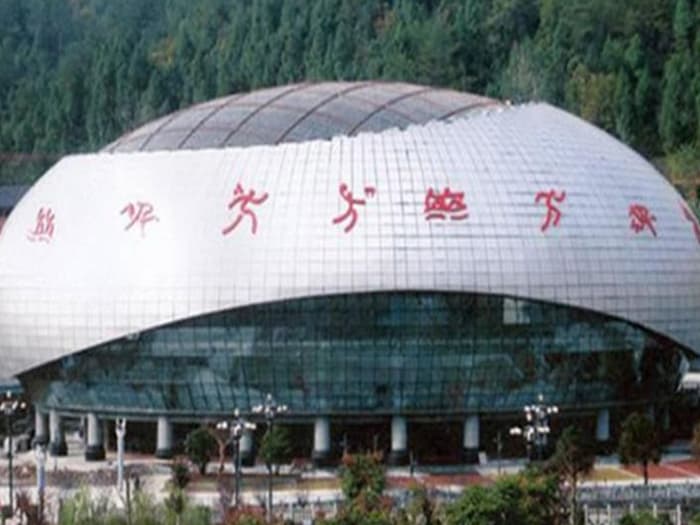 格尔木体育中心球形网架加工安装